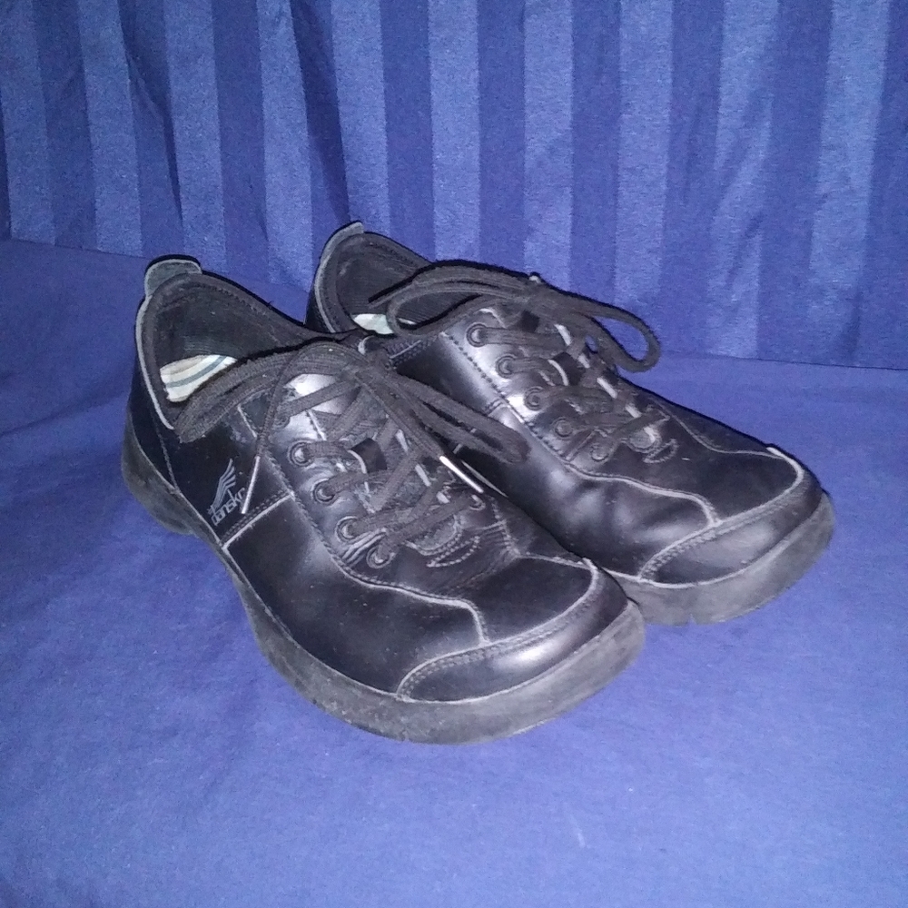 Dansko Women's Elise Oxford Sneaker. Black. 9.